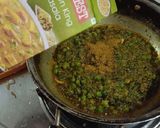 A picture of step 10 of Methi Malai Matar.