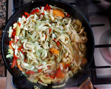 Foto del paso 3 de la receta: Tallarines con verduras, soja y aceto balsámico!