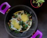 A picture of step 5 of Spinach -Mushroom Omelette.