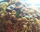 Foto langkah ke 9 dari resep Mie goreng tek tek.