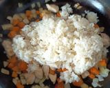 Foto del paso 5 de la receta: Omurice (Tortilla Japonesa rellena de arroz frito)