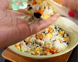 Foto langkah ke 4 dari resep Jumeokbap (Korean Rice Ball).