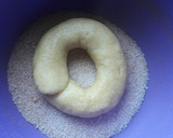 Foto del paso 4 de la receta: Rosquitas azucaradas💜