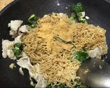 รูปขั้นตอนการทำที่ 4 ของ ผัดมาม่าน้ำข้น🍜