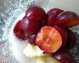 Foto del paso 2 de la receta: Licuado smoothie de ciruelas y pera