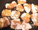 Foto del passaggio 3 della ricetta Pollo 'Karaage' non fritto alla giapponese facile e veloce