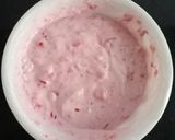 A picture of step 2 of Strawberry Yoghurt Breakfast Bowl.