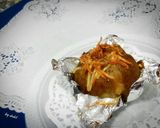 Foto langkah ke 5 dari resep Cheesy Cheddar Baked Potato.