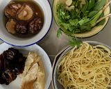 รูปขั้นตอนการทำที่ 2 ของ หมี่ซั่วผัดพระอินทร์สองเห็ดดำ (เห็ดหอมและเห็ดหูหนู)🍄และฟองเต้าหู้