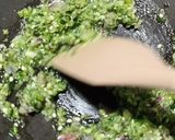 Foto langkah ke 4 dari resep Nasi Goreng Ijo Daun Jeruk.