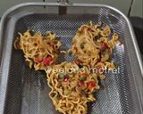 Foto langkah ke 7 dari resep Bakwan Mie Instan Kriuk.