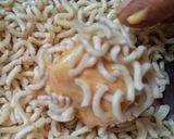 A picture of step 4 of Noodles Coated Cheese Fritters.