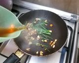 Foto langkah ke 4 dari resep Chinese pan-fried fish with soy sauce.