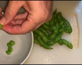 Foto del paso 7 de la receta: Pámpano, edamame y espárragos verdes