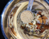 A picture of step 4 of Oats banana dates smoothie.