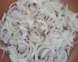 Foto del paso 1 de la receta: Calamares pequeños encebollados