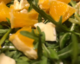 Foto del paso 2 de la receta: Ensalada de rúcula, camembert y naranja 🍊