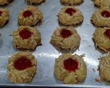 Foto langkah ke 7 dari resep Strawberry Thumbprint.