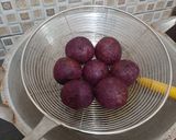 Foto langkah ke 5 dari resep Bola bola Ubi Ungu isi Gula Aren.