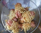 Foto langkah ke 2 dari resep Mie Gulung Sosis.