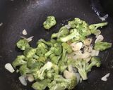 Foto langkah ke 2 dari resep 6. Tumis Brokoli.