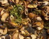 Une image de l'étape 2 de Pâtes aux champignons et pesto de basilic.