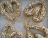 Foto langkah ke 9 dari resep Almonds Flaky Heart Shaped Bread #pr_tirotiii.