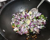 A picture of step 2 of Bread Upma.