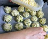 Cukkinis-sajtos pogácsa recept fázis 2 fotója