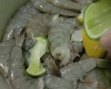 Foto langkah ke 1 dari resep Udang Tumis Mentega.