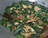 Foto langkah ke 7 dari resep Tumis daun bawang merah.