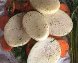 Foto del paso 3 de la receta: Filete de pescado empapelado 🐟 🥗
