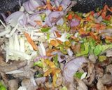 Foto del paso 4 de la receta: Fajitas de cerdo entomatadas