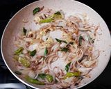 A picture of step 5 of Pichi Potta Chicken (Shredded Chicken Curry).