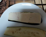Foto del paso 2 de la receta: Berenjena rellena de queso y tomate