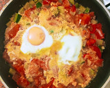 Foto del paso 2 de la receta: Cazuelita de verduras con huevo escalfado 🍅