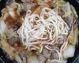 รูปขั้นตอนการทำที่ 5 ของ อุด้งนาเบะผักกาดขาวหมูสไลด์ (豚バラ白菜のうどん鍋)