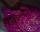 Foto langkah ke 4 dari resep Donat buah naga merah.