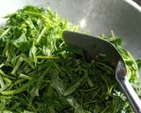 Foto langkah ke 4 dari resep Oseng Kangkung Terasi.