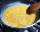 รูปขั้นตอนการทำที่ 3 ของ Scrambled egg ฉ่ำๆ - Breakfast at Pattaya