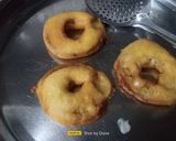 A picture of step 5 of Apple Donut.