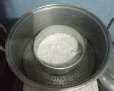 Foto langkah ke 3 dari resep Putu Ayu Jumbo 2 Telur Takaran Sendok.