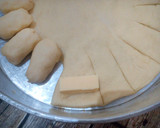 Foto langkah ke 6 dari resep Homemade Cheesy Bites Pizza.