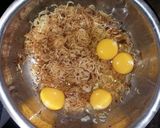 Foto langkah ke 4 dari resep Mie Telur Dadar.