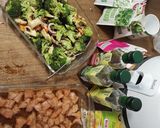 Isteni sült brokkolis-zöldséges-csirkés krémsajtos tészta recept fázis 2 fotója