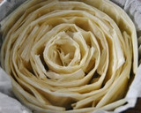 Foto del paso 3 de la receta: Tarta flor de masa philo y leche