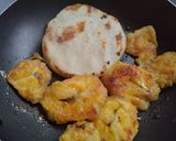 Foto del paso 4 de la receta: Arepa🥯rellena🌽de pollo, aguacate🥑plátano🥙macho maduro🧆
