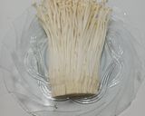 Foto langkah ke 1 dari resep Jamur enoki crispy.