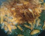 Foto del paso 5 de la receta: Calamarcitos con cebolla caramelizada 🧅 y alcachofas confitadas