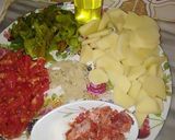صورة لخطوة 1 من وصفة شكشوكة البطاطا والفلفل ⁦🌶️⁩🥔🍅 حارة